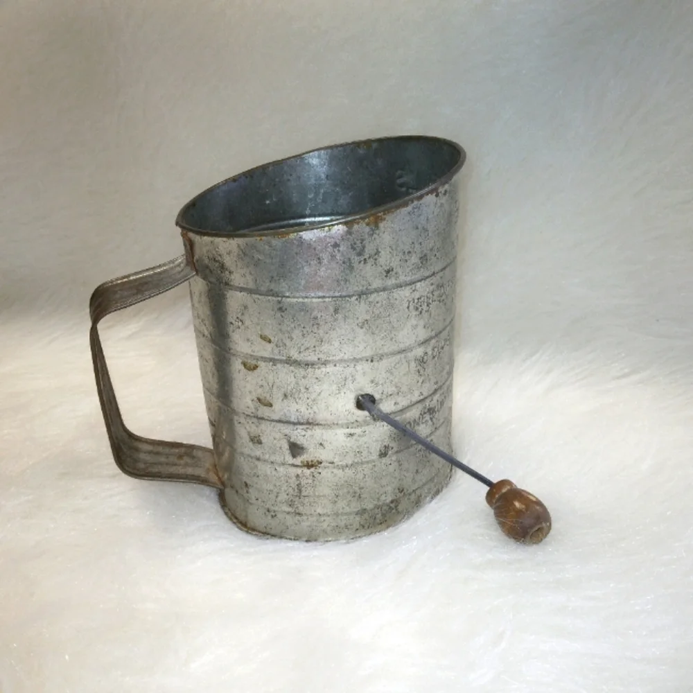Vintage Bromwell's Crank Sifter, wear and patina